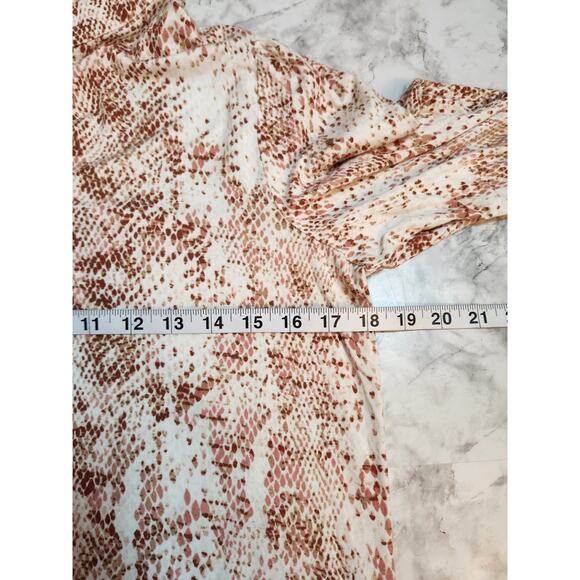 Chico's Women's Pink Snakeskin Print Mock Neck Keyhole Long Sleeve Blouse Size M - Picture 5 of 6